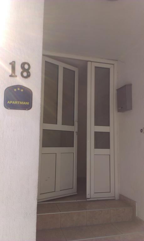 Apartmani Ilic Херцег Нови Екстериор снимка